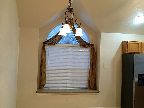 3rd image of 2409 Lakeshore Dr