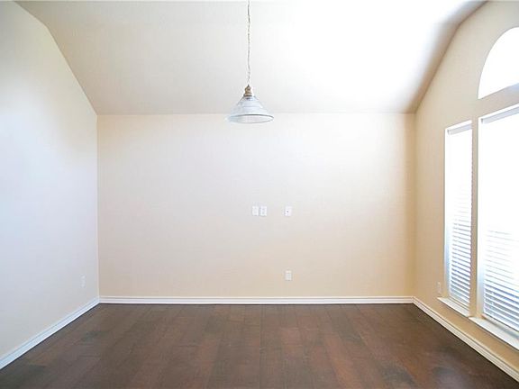 4th image of 600 Creek Point Dr