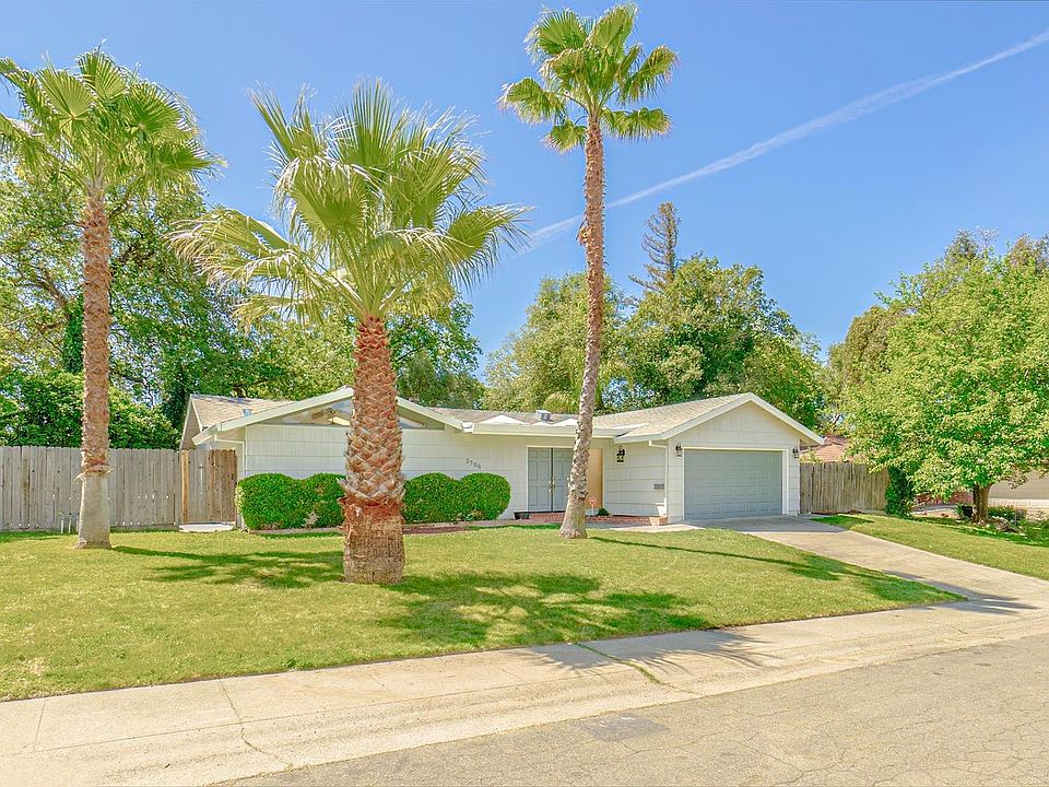 2nd image of 2506 Los Feliz Way