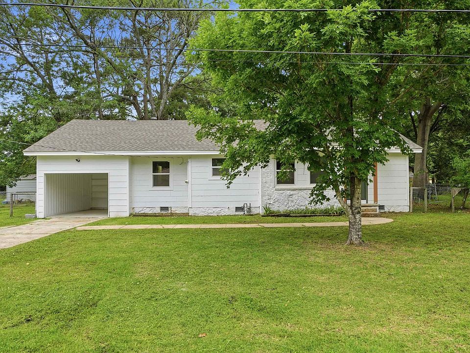 1st image of 305 SW 3rd St