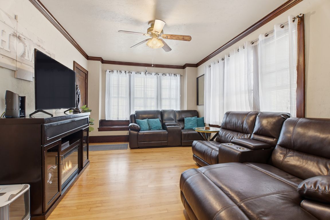 next background image