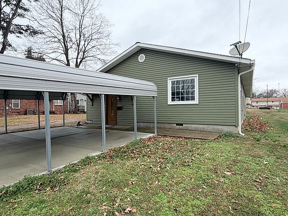 2nd image of 858 Benton St