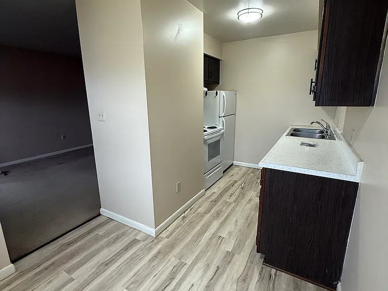 424 S Wolf Creek St #8 — Photo 4