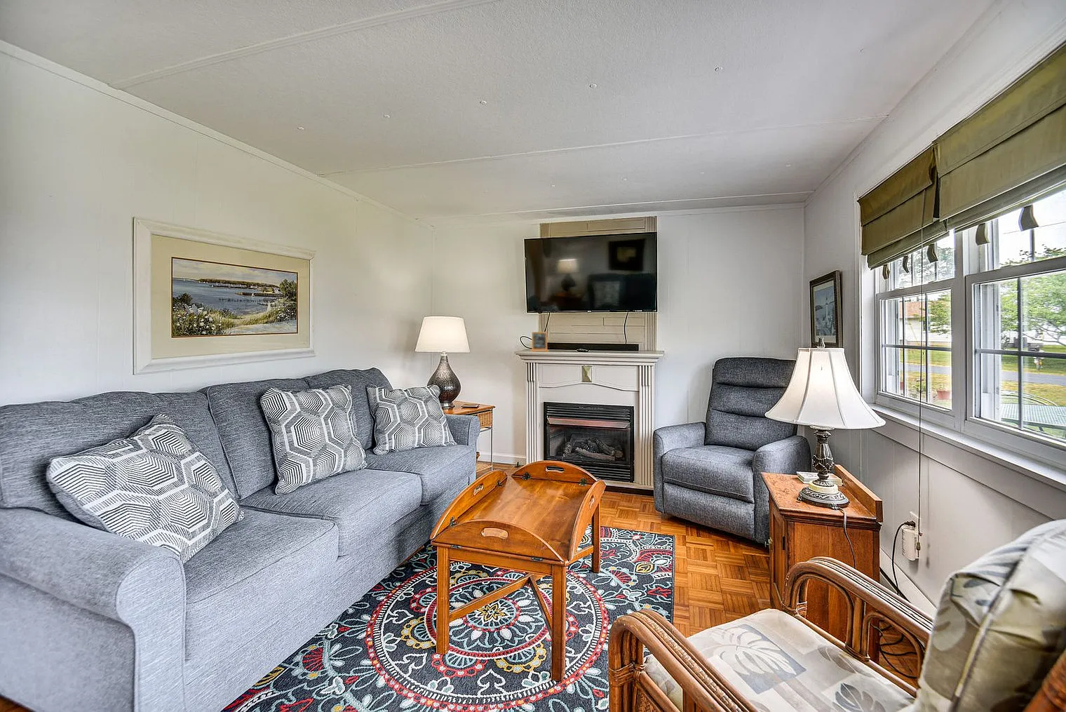 3 bed, 2.0 bath, 1593 sqft, $4,588 — Photo 2