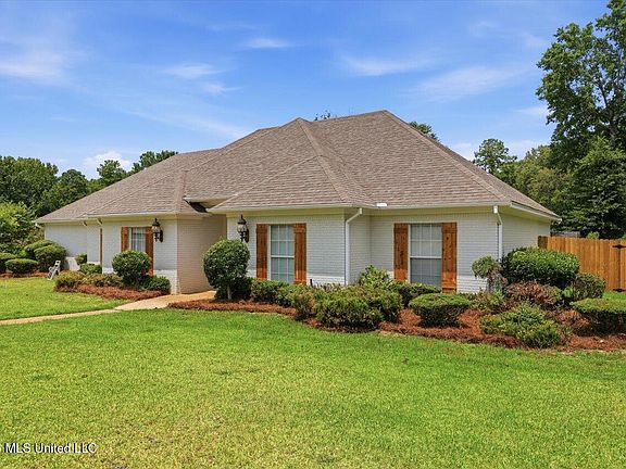 2nd image of 116 Deer Creek Way