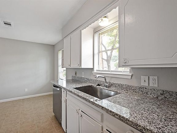 3rd image of 902 James St