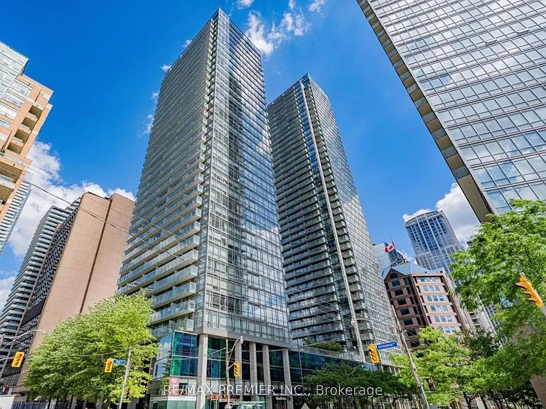 37 Grosvenor St #610 — Photo 1