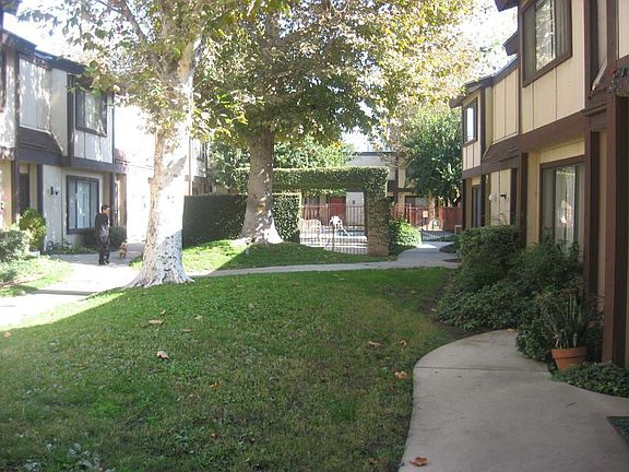 2nd image of 9324 Van Nuys Blvd Unit 18