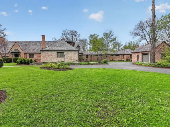 33W480 Thorncroft Dr, Wayne, IL 60184