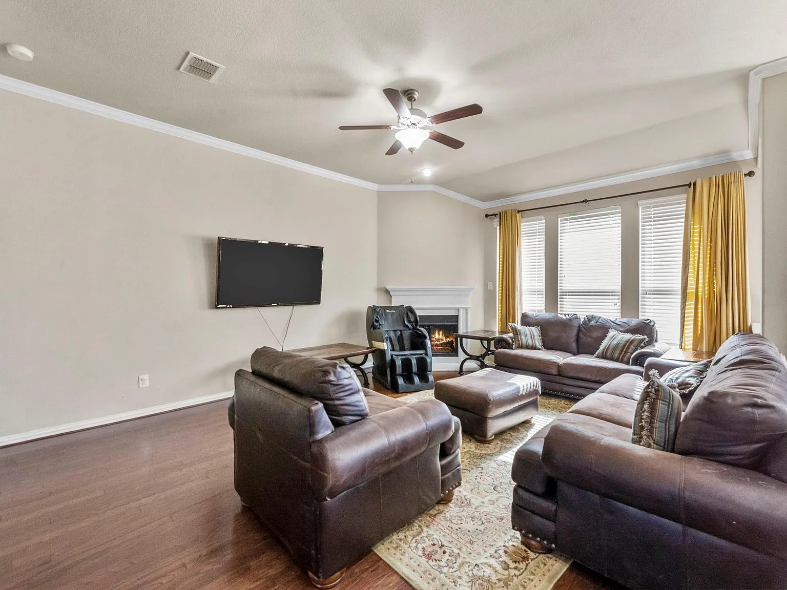 4 bed, 3.5 bath, 3002 sqft, $3,000 — Photo 4