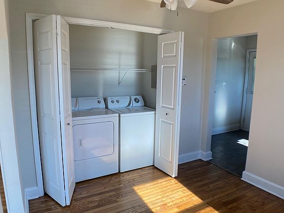 Laundry closet (appliances included)