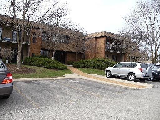 1st image of 70 Old Oak Dr APT 220