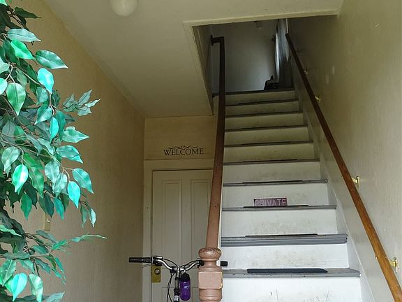 2nd image of 220 E B St