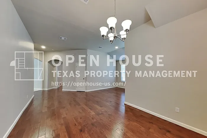 621 Soledad St — Photo 8