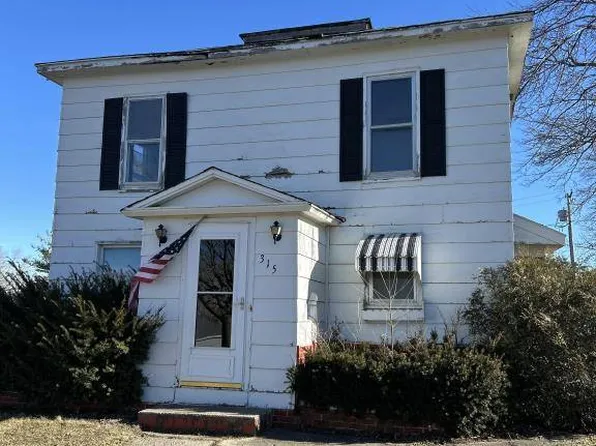 315 S 4th Ave, Dedham, IA 51440