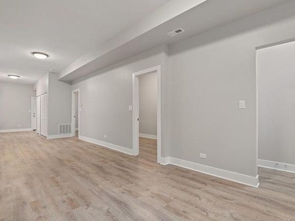 5th image of 1444 S Rockwell St #1
