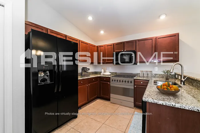 3 bed, 2.0 bath, 1336 sqft, $1,825 — Photo 2