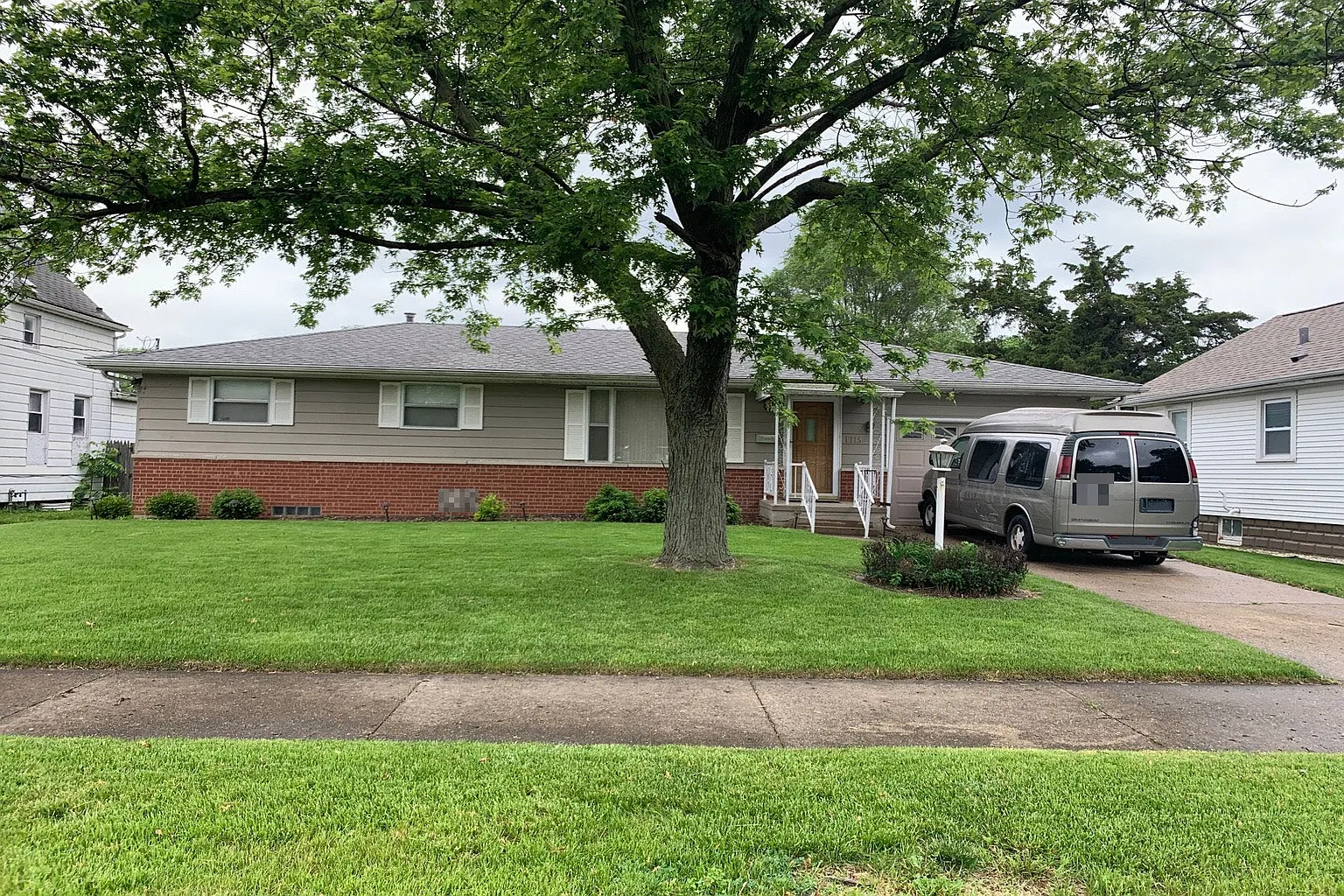 1715 W Howett St photo 1