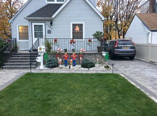 3222 4th St, Oceanside, NY 11572