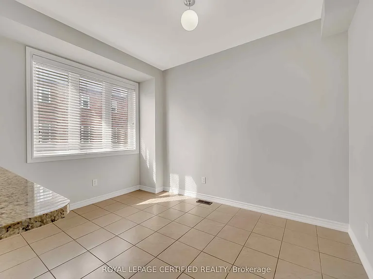 13 Shiff Cres — Photo 3
