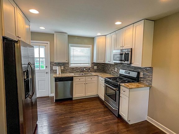 5th image of 557 E Royal Forest Blvd