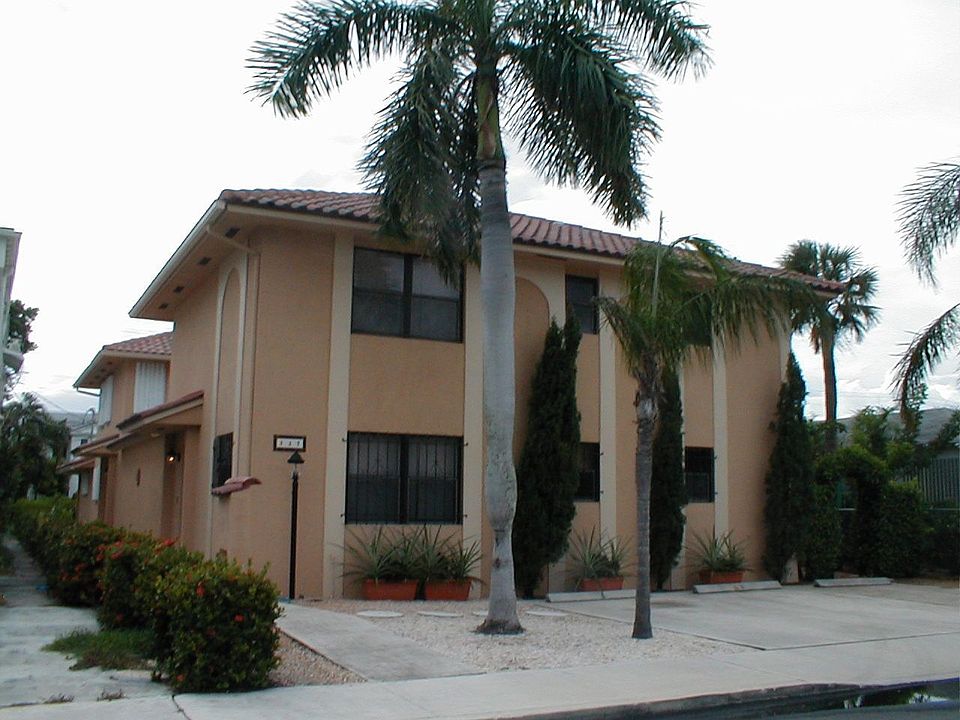 1st image of 117 N Lakeside Dr APT A