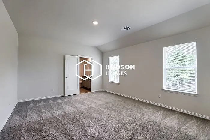 4 bed, 3.0 bath, 1828 sqft, $2,025 — Photo 4