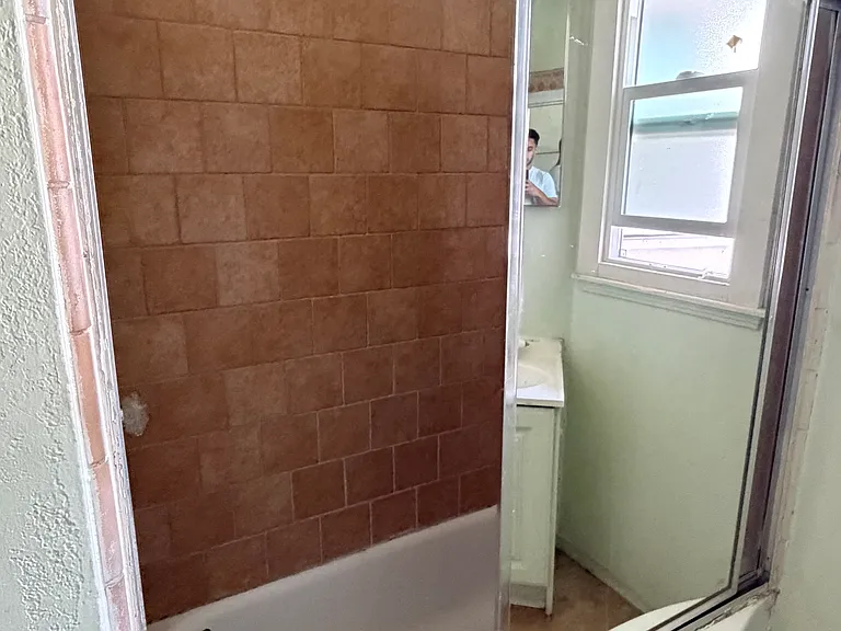 11407 Oxnard St #11407 — Photo 6