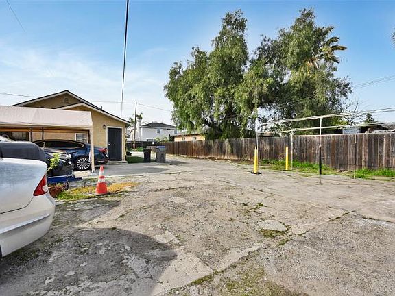 5th image of 2138 E San Antonio St
