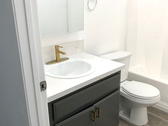 5th image of 14755 Victory Blvd APT 201