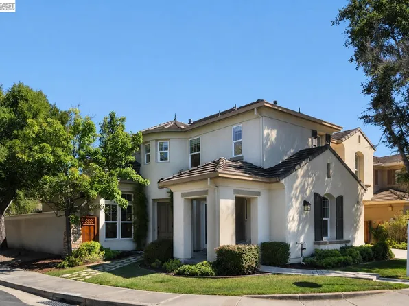 5099 Round Hill Dr, Dublin, CA 94568