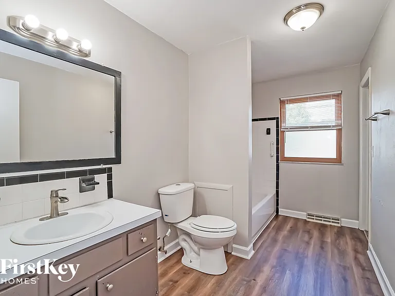 1225 Oakfield Dr N — Photo 10