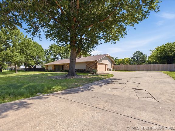 2nd image of 10921 N 110th East Ave