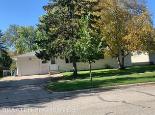 1715 19th St S, Moorhead, MN 56560