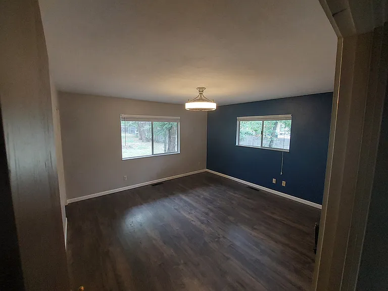 1121 Linden Rd — Photo 6