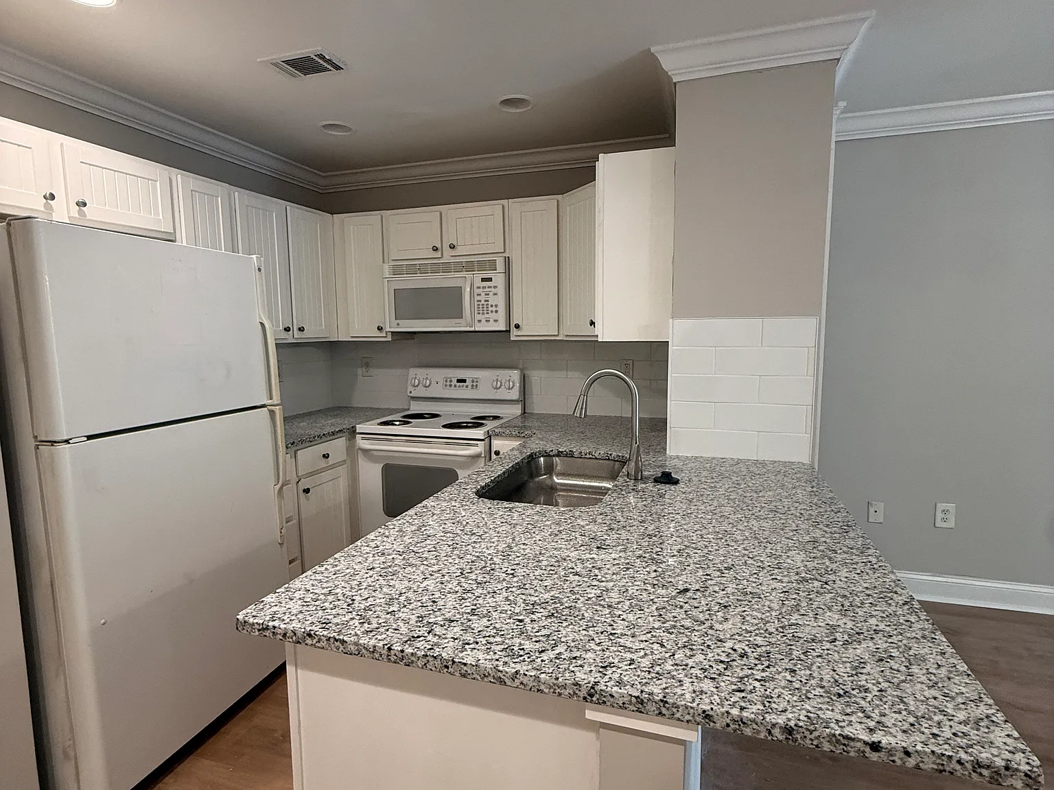 3 bed, 1406 sqft, $1,800 — Photo 4