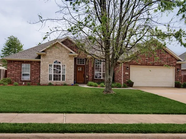 304 S Briarhill Dr, Farmington, AR 72730
