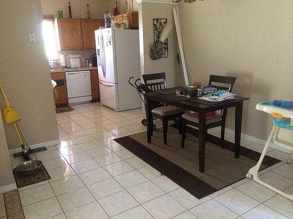 4th image of 724 Country Woods Cir