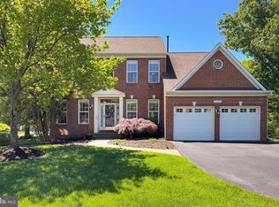 14423 Picket Oaks Rd, Centreville, VA 20121