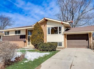 N90W17504 Roosevelt Dr, Menomonee Falls, WI 53051