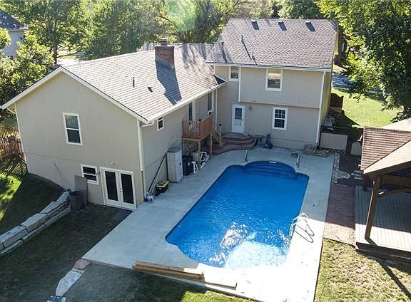 2nd image of 207 NE Bordner Dr