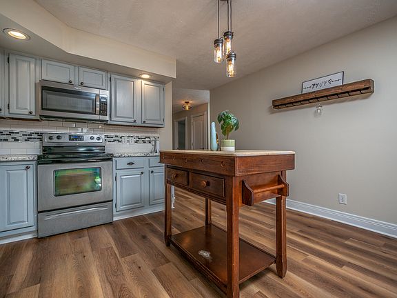 5th image of 1115 Rodburn Hollow Rd