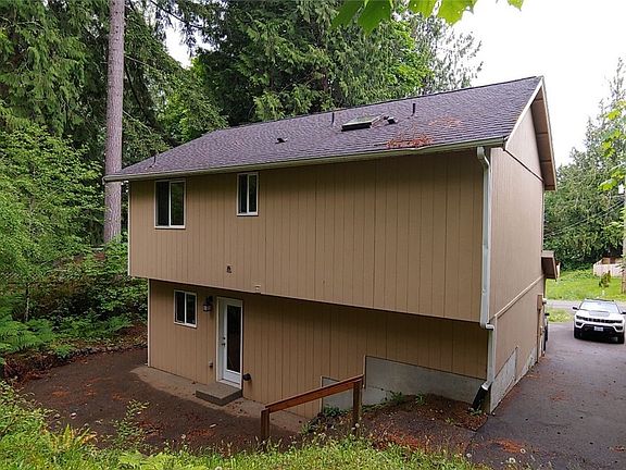 2nd image of 2421 E Crestview Dr
