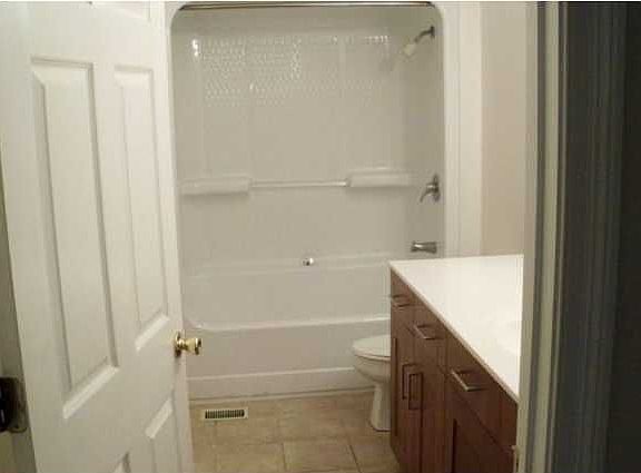 5th image of 49 Narcissus Dr