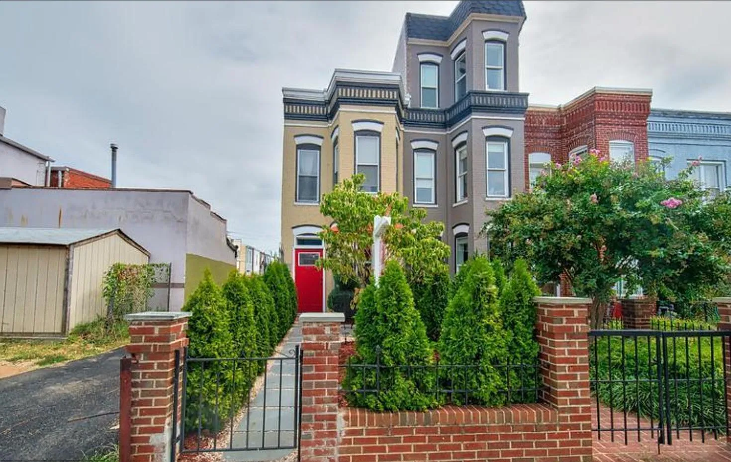 2 bed, 1.5 bath, 885 sqft, $2,775 — Photo 2