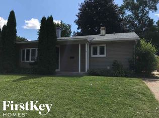 17 Fir St, Carpentersville, IL 60110