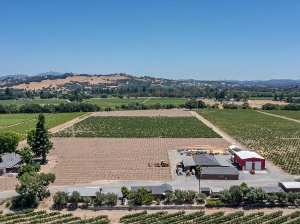 1558 Magnolia Drive, Healdsburg, CA 95448