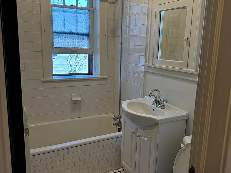 2212 Girard Ave. S — Photo 10