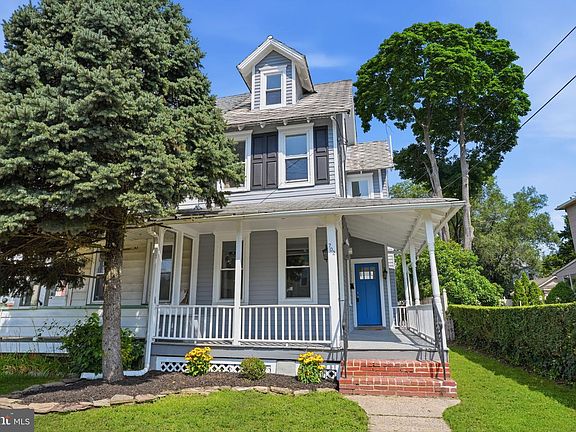 2nd image of 702 Chestnut St