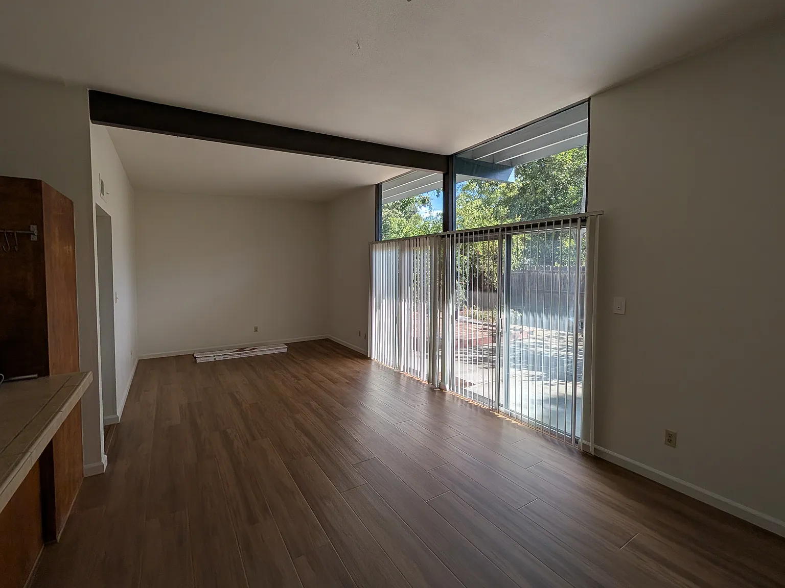 3 bed, 1200 sqft, $2,700 — Photo 3
